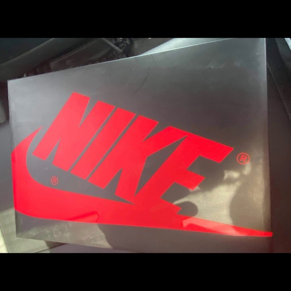 Jordan 1 Reversed Shatterd Backboard - Picture 14 of 14